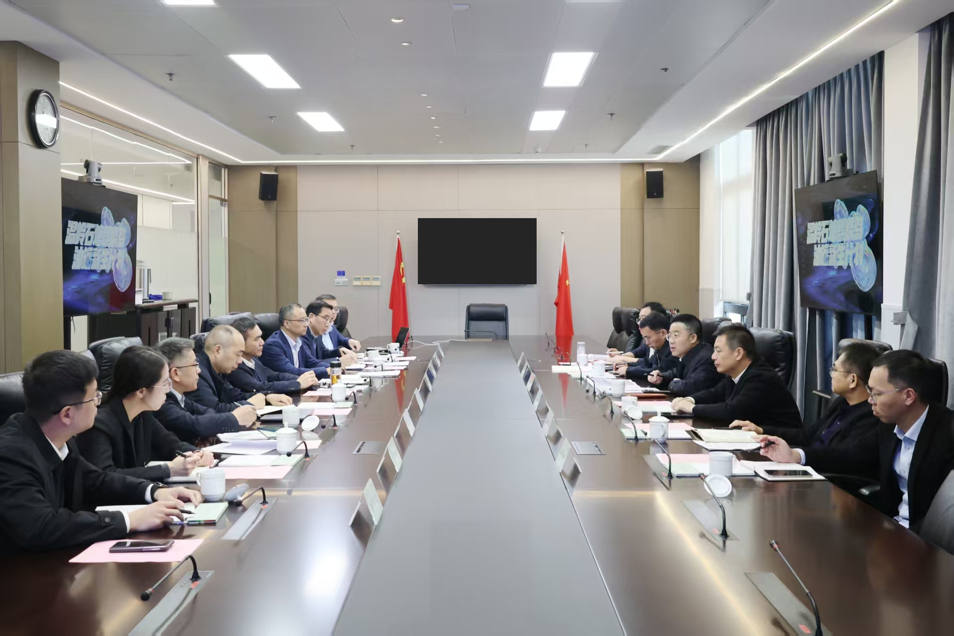 溫嶺市委書(shū)記、市長(zhǎng)馬厲財(cái)一行到訪省二輕集團(tuán)