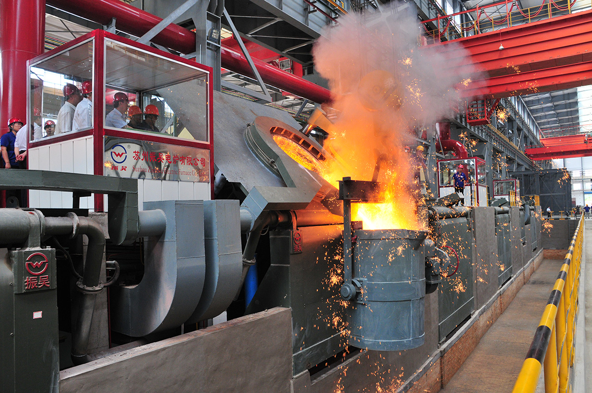 重鑄鐵業(yè)中頻電爐