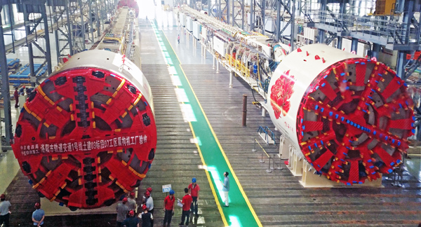 “牡丹號”盾構機總裝現(xiàn)場