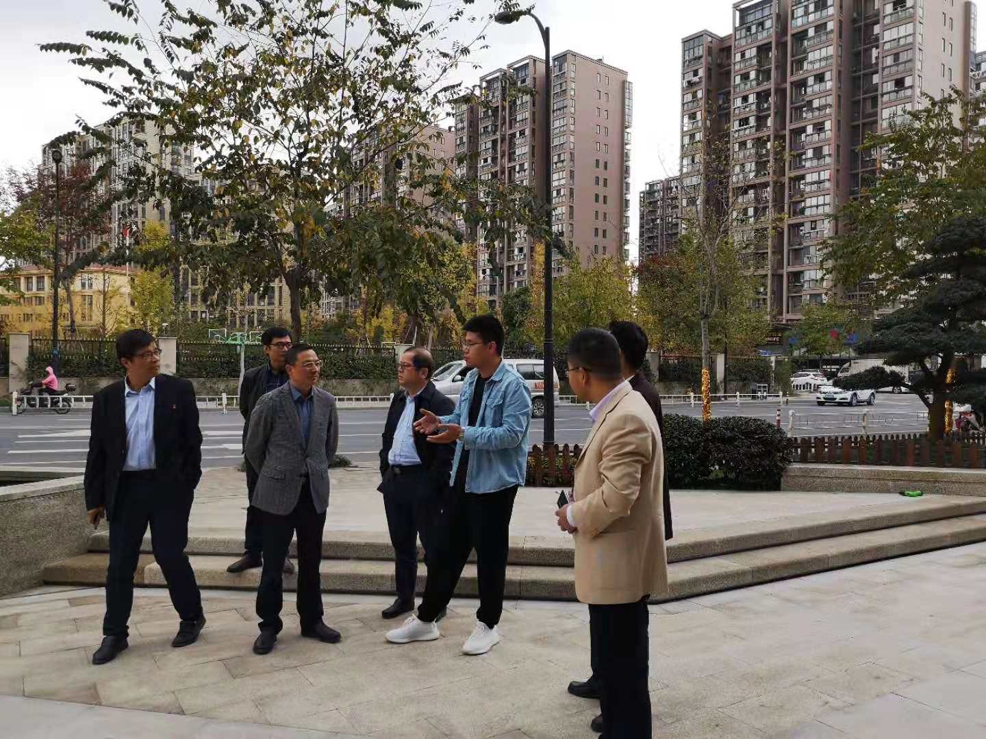 集團公司副總經(jīng)理余顯勇赴信聯(lián)文創(chuàng)園考察調(diào)研