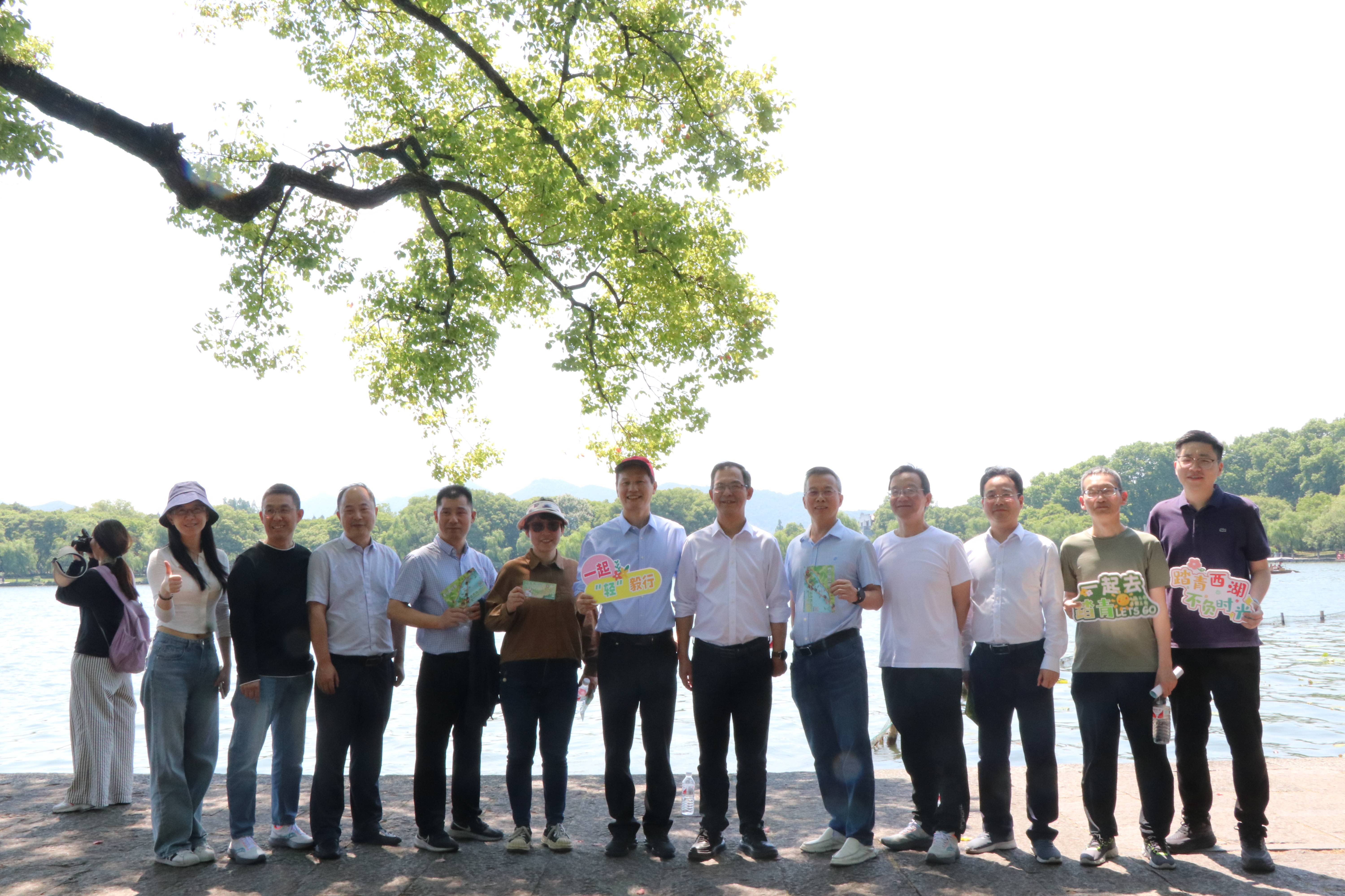 踏青西湖，不負(fù)時光丨省二輕集團(tuán)開展“輕”毅行活動